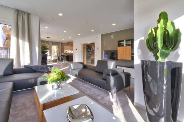 IHR NEUES (ZU)HAUS(E) MIT GARTEN FÜR HUND, HÜPFBURG UND BAUMHAUS! TEL.: 01714863595  