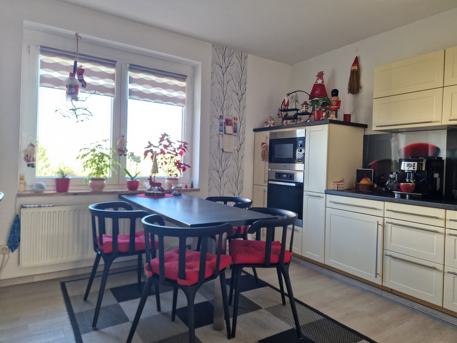 ENDLICH ZUHAUSE: IHR FAMILIEN-PARADIES MIT POOL UND VIEL PLATZ FÜR IHREN EIGENEN HUND!