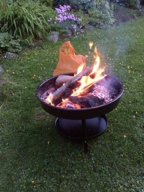 FREUEN SIE SICH AUF AUF LAGERFEUER-ROMANTIK IM GARTEN IHRES NEUEN HAUSES! TEL.: 01714863595