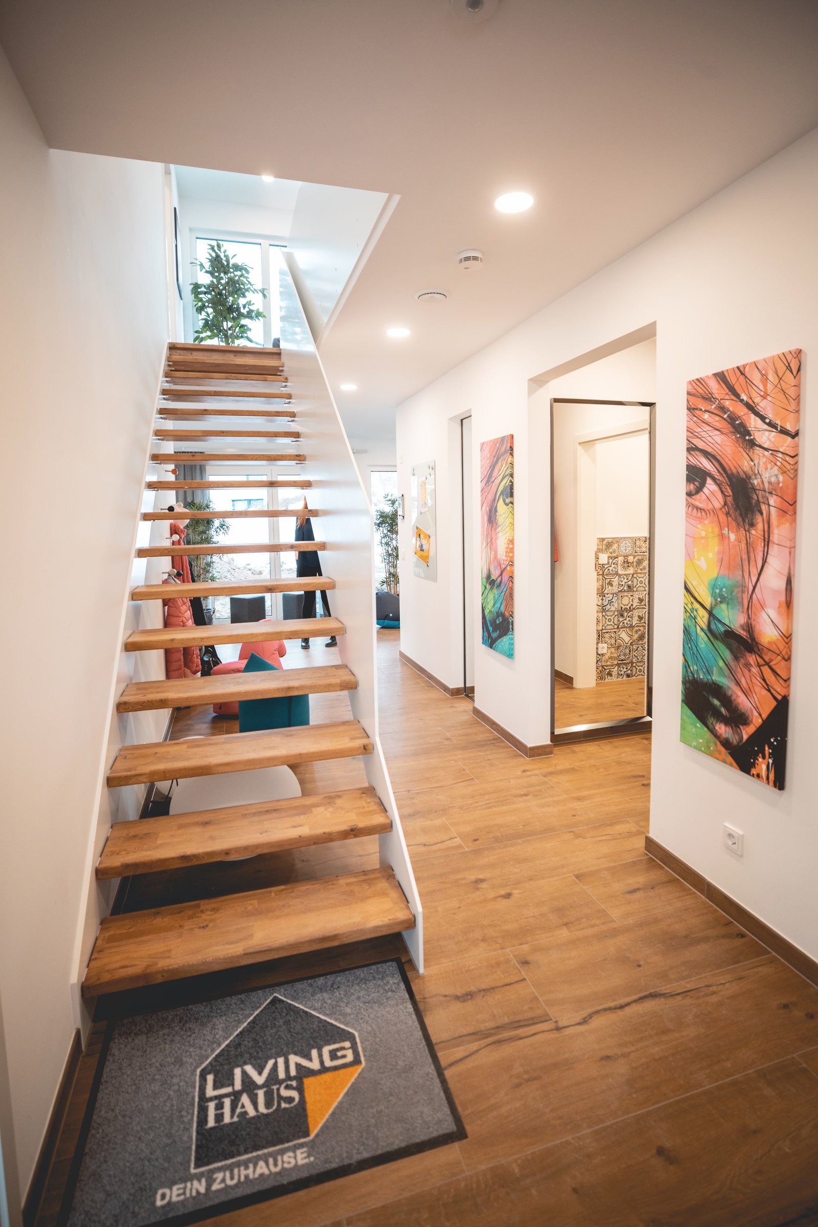 Treppe nach Oben und offener Flur