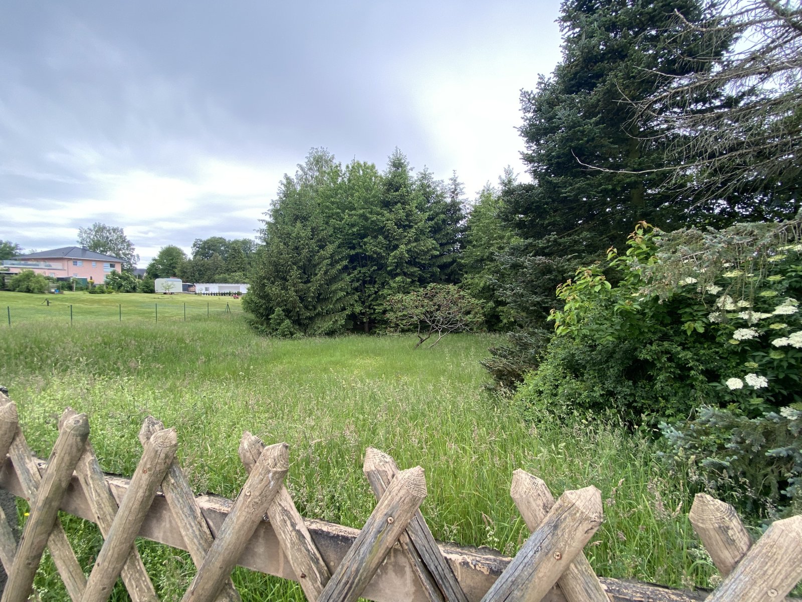 Familienfreundliches Grundstück im Grünen für Ihr Zuhause