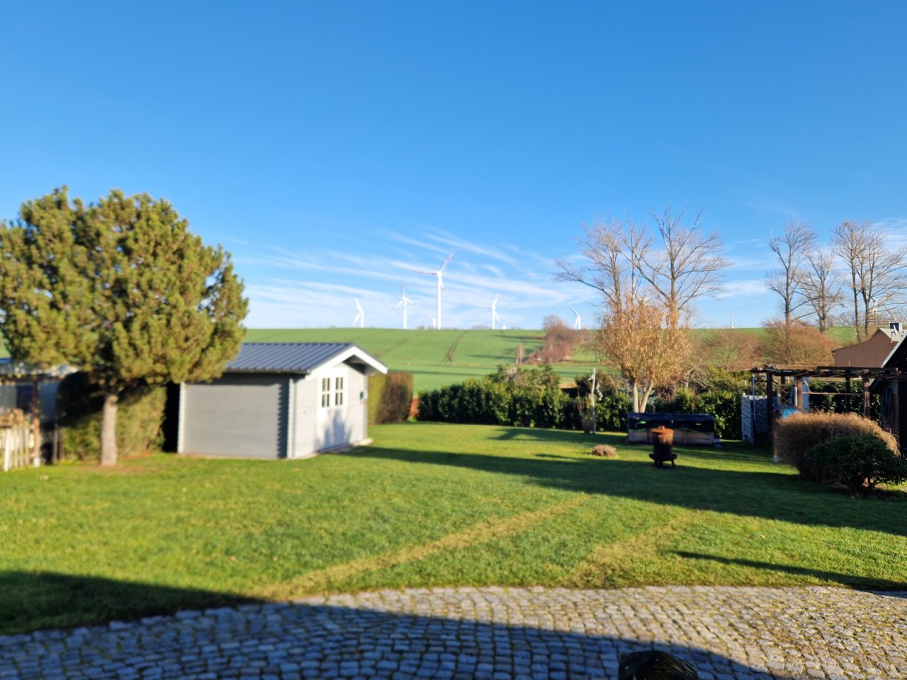 ...viel Platz für Kinderspielplatz und Gartenpartys ...viel Platz für Kinderspielplatz und Gartenpartys